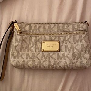 Micheal Kors wristlet
